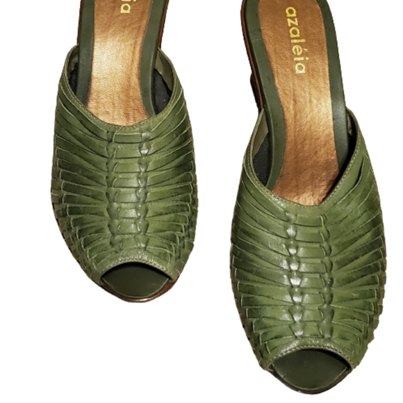 AZALEIA Shoes - AZALEIA WEDGE PEEP TOE SIZE 9, GREEN WOVEN PATTERN
